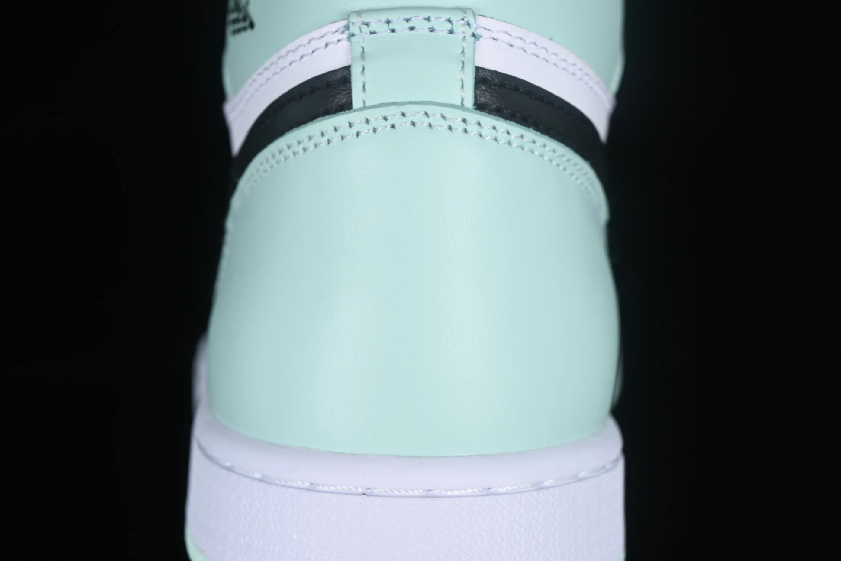 All categories Air Jordan Jordan series basketball shoes Air Jordan 1 High Air Jordan 1 Retro High OG "Lgloo" AJ1 Joe 1 mint green high-top basketball shoes 861428-100